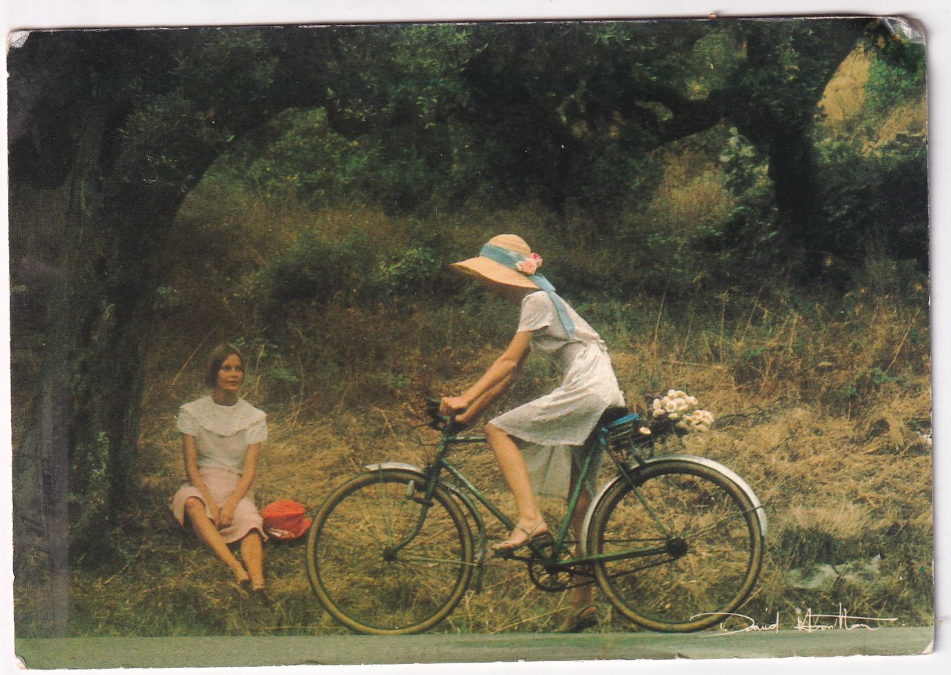 Carte Postale vélo jeune fille photographe David Hamil ton