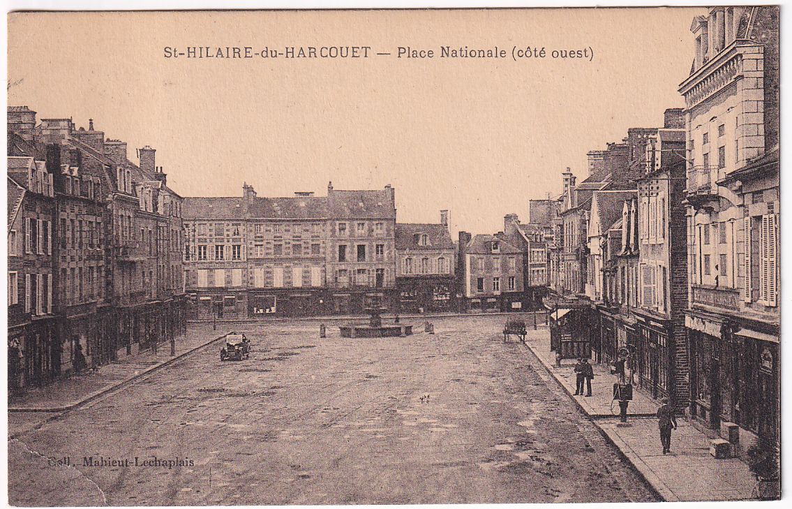 Carte postale Saint Hilaire du Harcouet place Nationale côté ouest