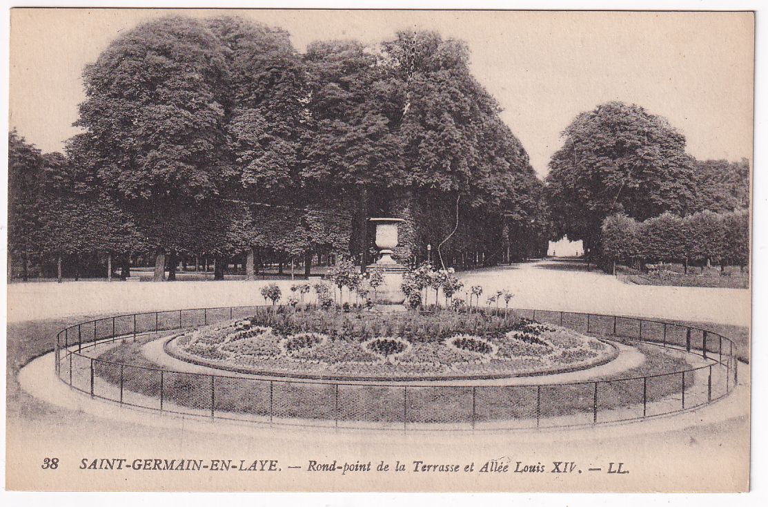 Carte postale Saint Germain en Laye rond-point de la terrasse et allée Louis XIV
