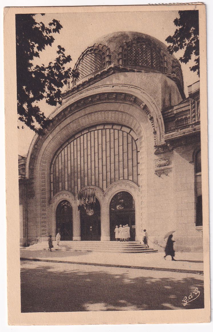 Carte postale Vichy entrée de l'établissement thermal