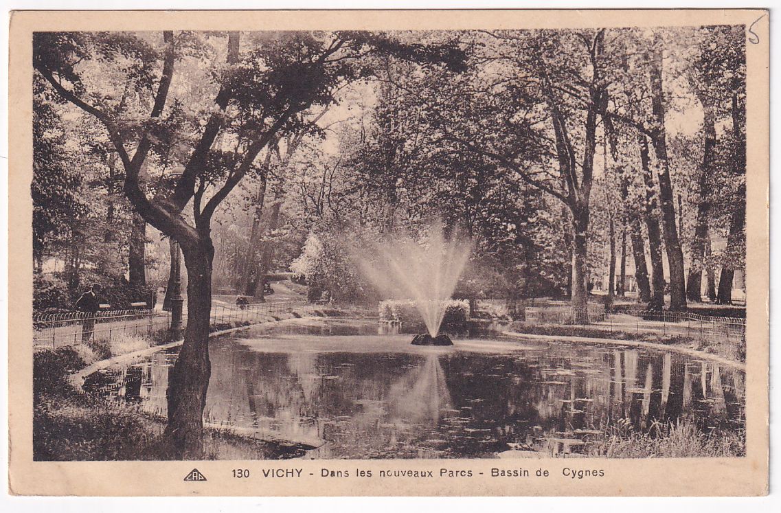 Carte postale Vichy dans les nouveaux parcs bassin des cygnes