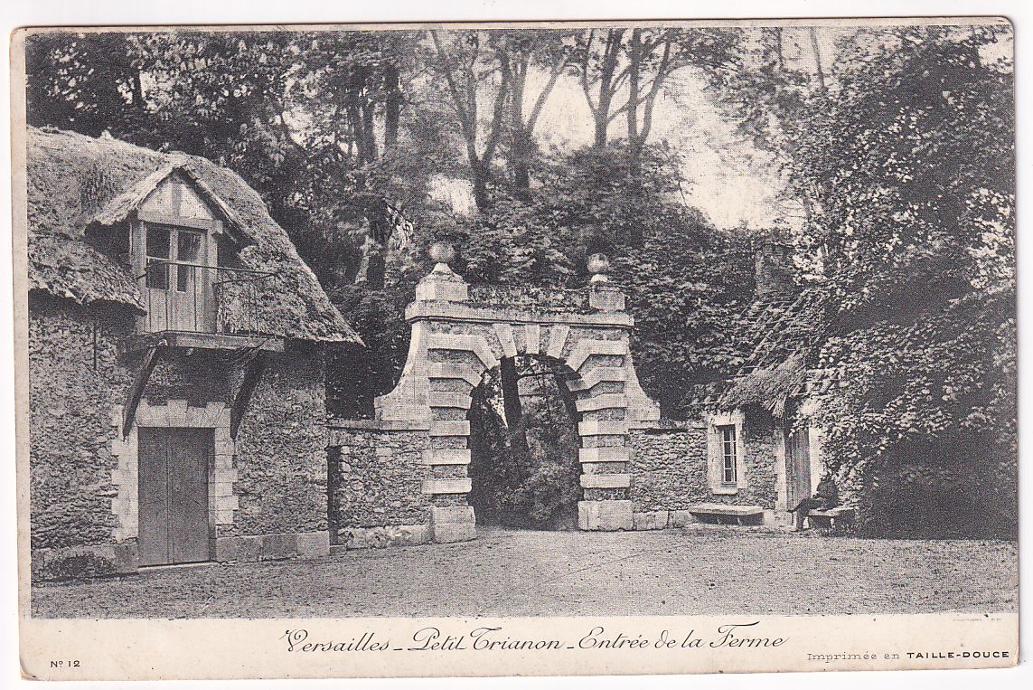 Carte postale Versailles petit Trianon entrée de la ferme