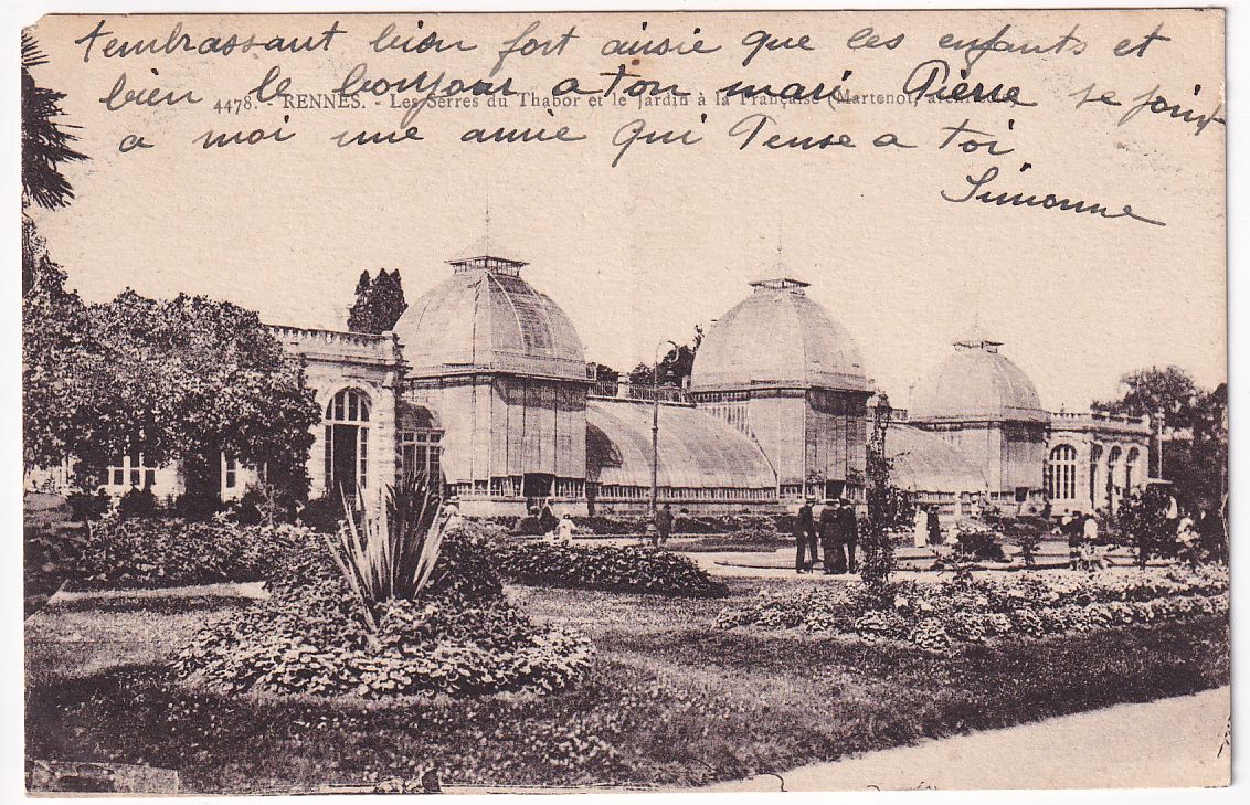 Carte postale Rennes les serres du Thabor et le jardin a la francaise