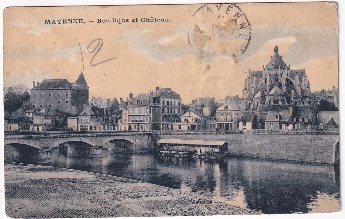 Carte postale Mayenne basilique et château