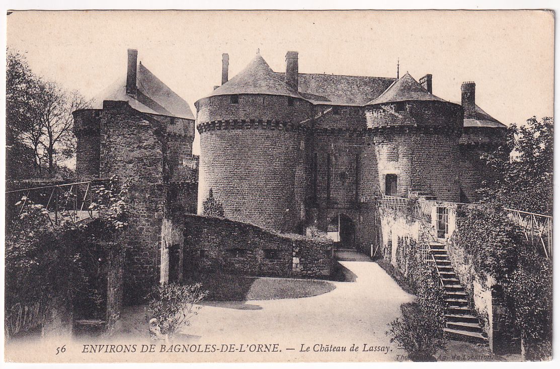 Carte postale environs de Bagnoles de l'Orne le château de lassay