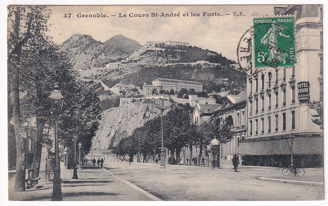 Carte postale Grenoble le cours St André et les forts