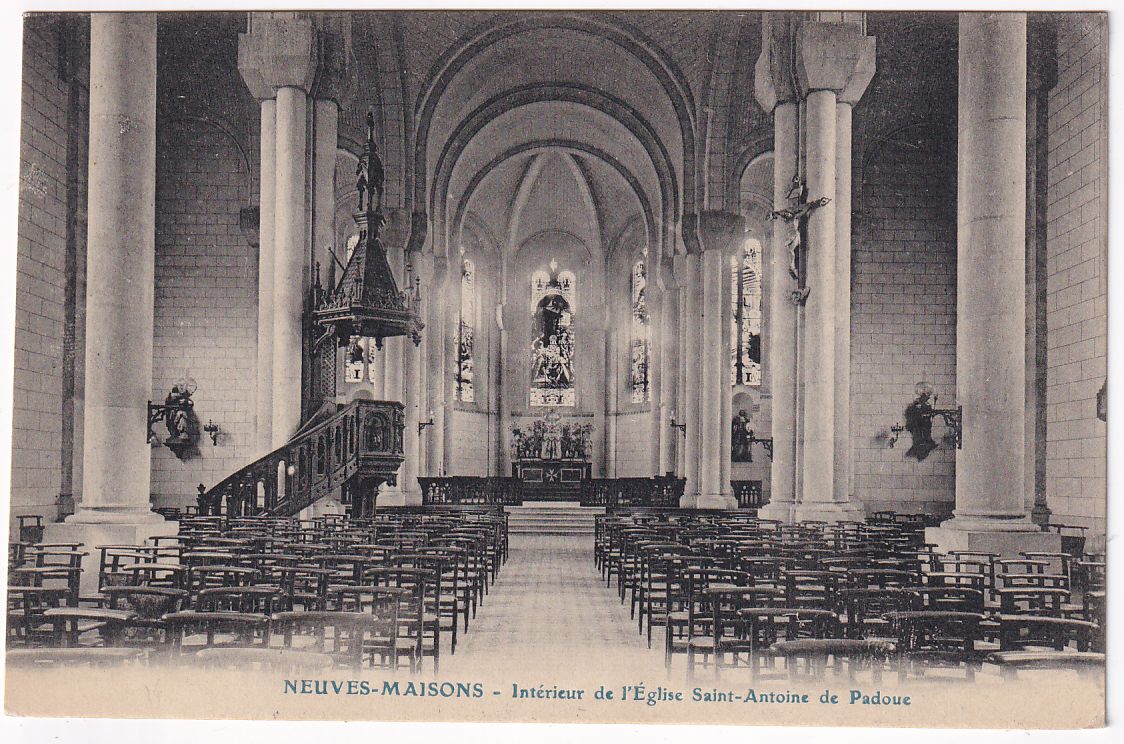 Carte postale Neuves-Maisons intérieur de l'église Saint Antoine de Padoue