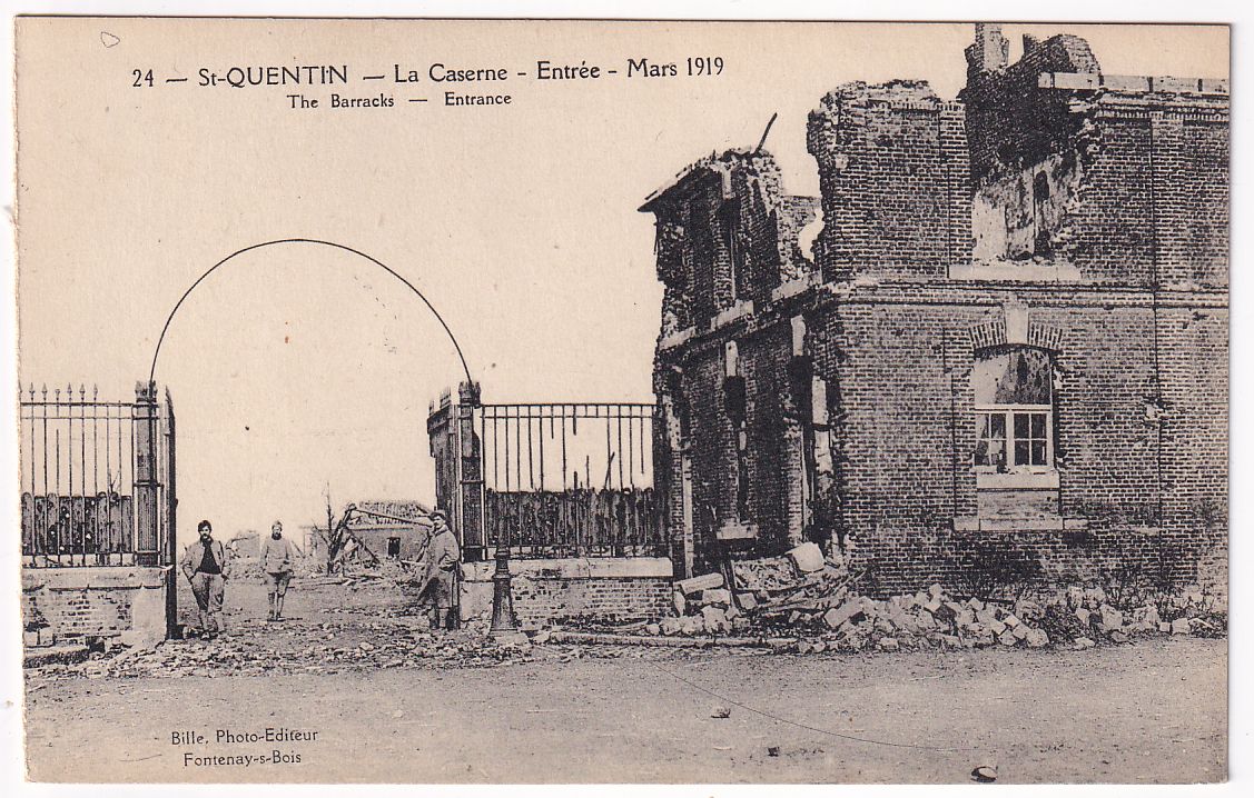 Carte postale Saint-Quentin la caserne entrée Mars 1919