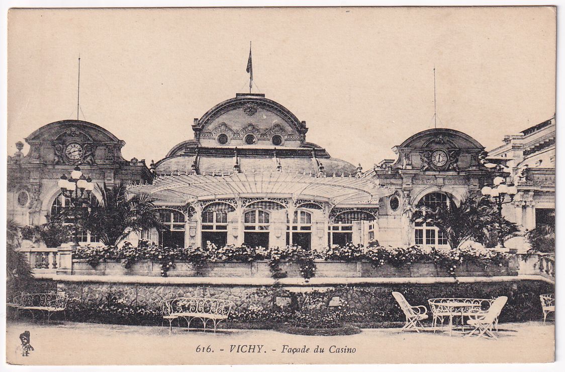 Carte postale Vichy la façade du casino