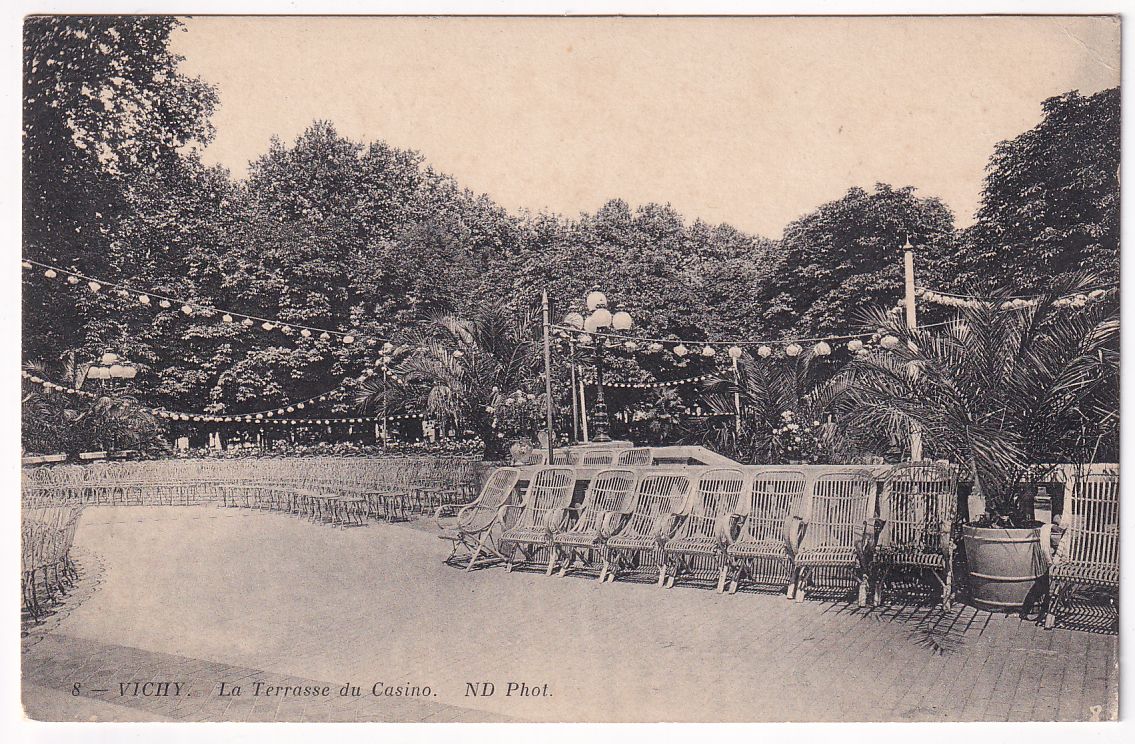 Carte postale Vichy la terrasse du casino