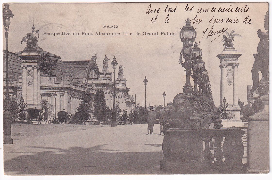 Carte postale Paris perspective du pont Alexandre 3 et le grand Palais