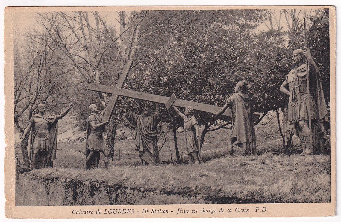 Carte postale calvaire de Lourdes Jésus et chargé de sa croix