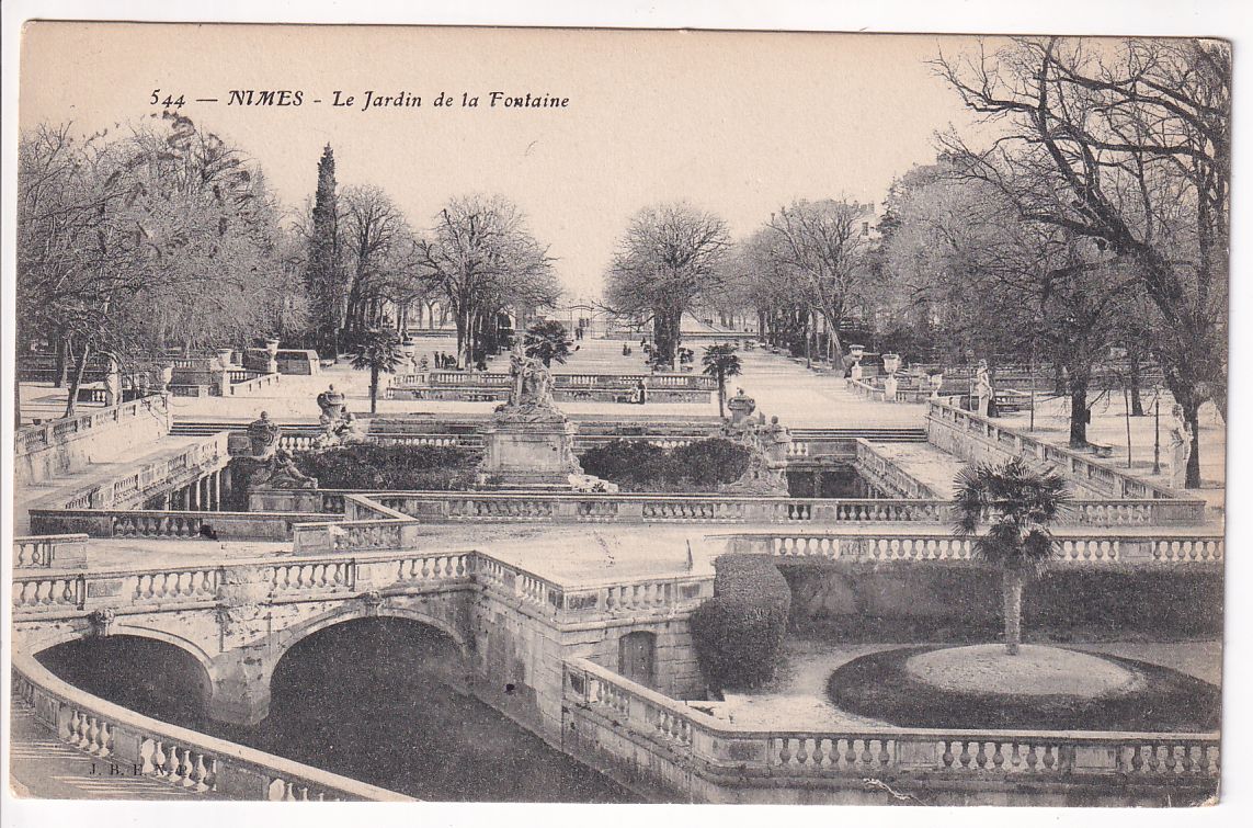 Carte postale Nîmes le jardin de la fontaine