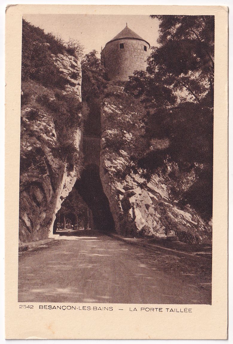 Carte postale Besançon-les-bains la porte taillée