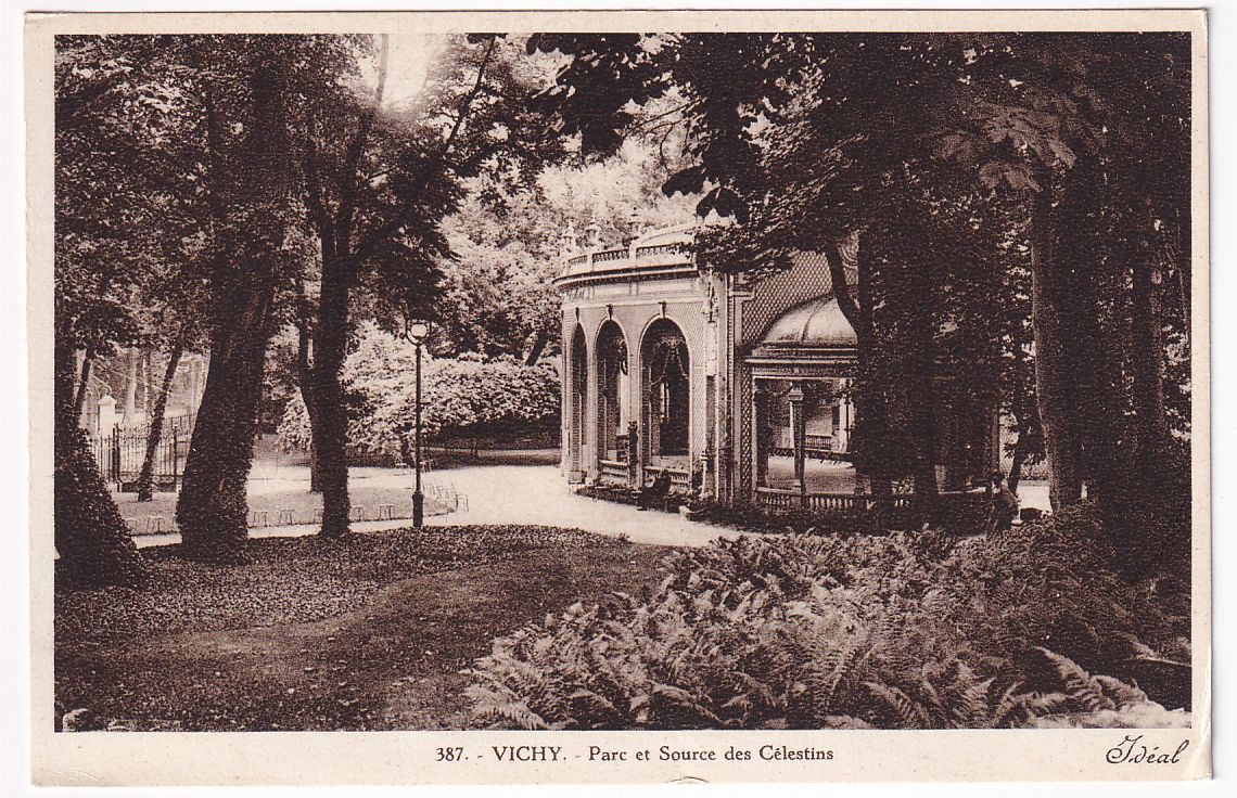 Carte postale Vichy parc et source des Célestins