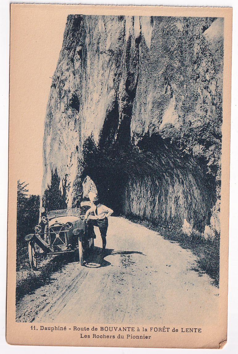 Carte postale Route de Bouvante à la Forêt de Lente, les rochers du Pionnier