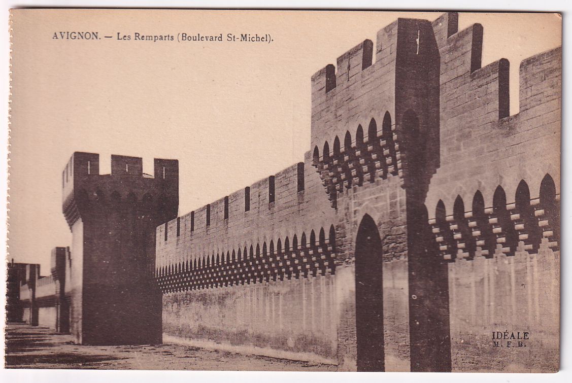 Carte postale Avignon les Remparts boulevard Saint Michel