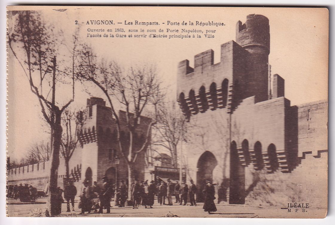 Carte postale Avignon les remparts porte de la république