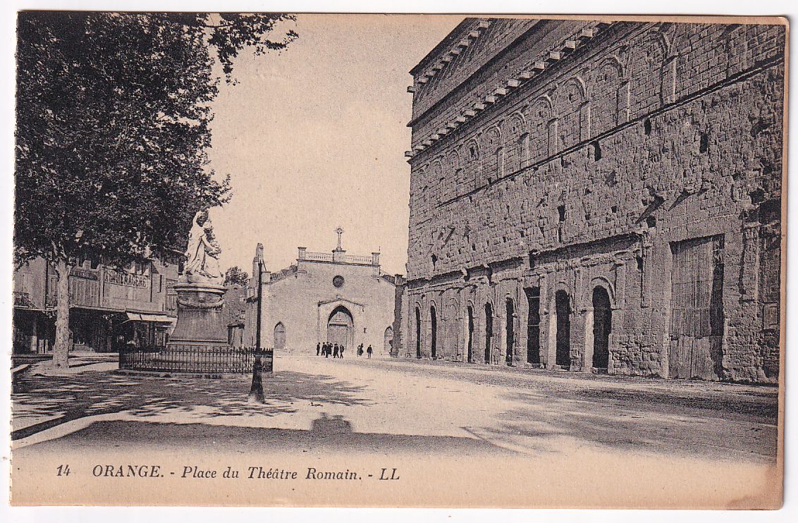 Carte postale Orange place du théâtre romain