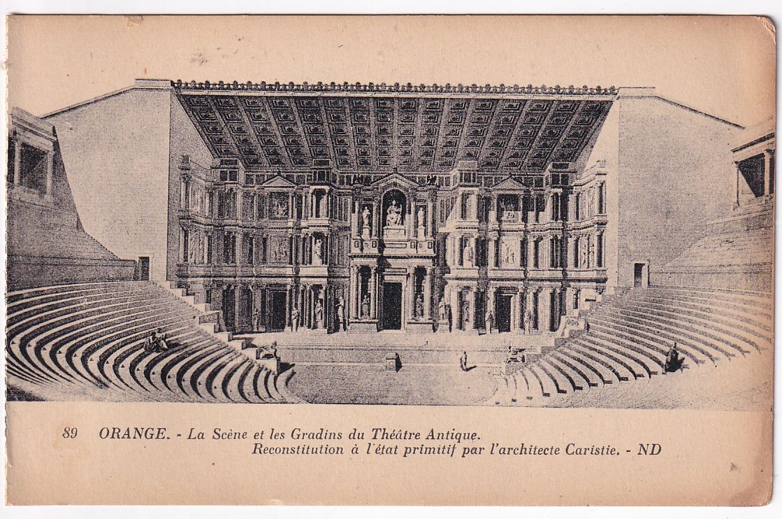 Carte postale Orange la scène et les gradins du théâtre antique