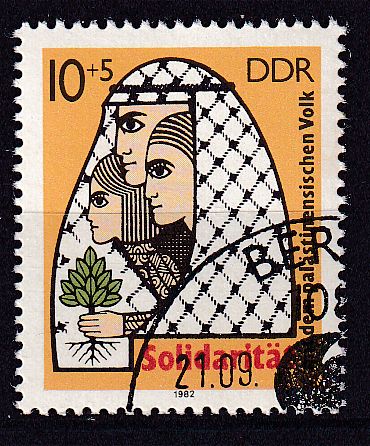 Timbre Allemagne Orientale n° 2392 obl famille palestinienne avec l'arbre de vie