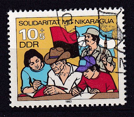 Timbre Allemagne Orientale n° 2473 obl solidarité avec le Nicaragua l'analphabétisme et défense