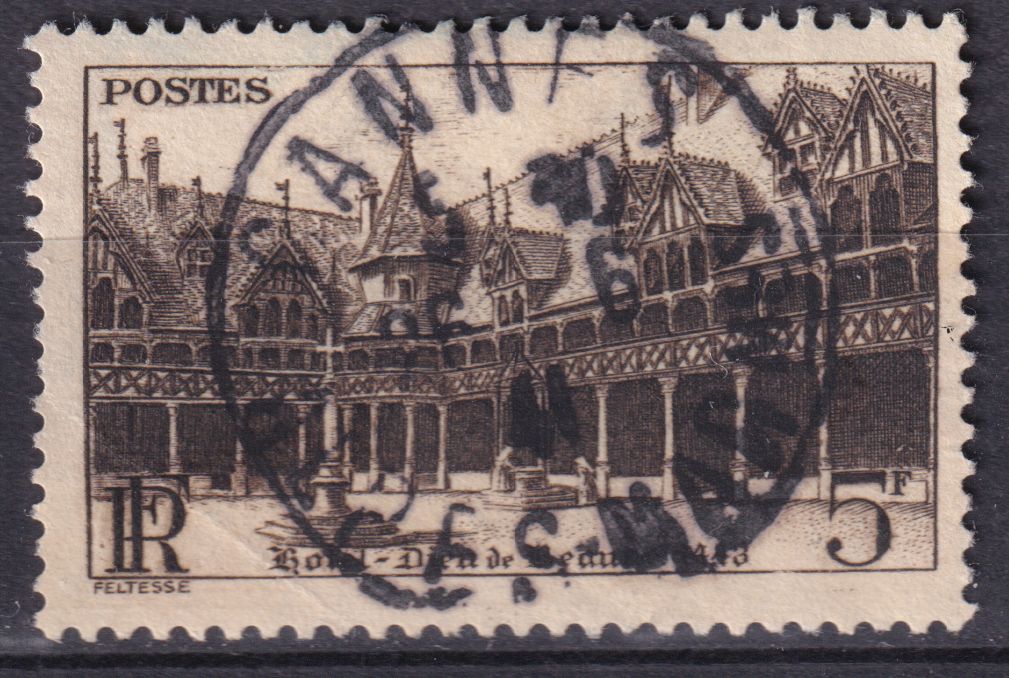Timbre France n° 499 obl Hôtel Dieu de Beaune cour intérieure