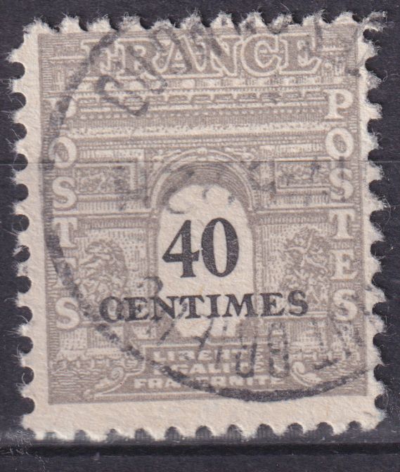 Timbre France n° 703 obl type Arc de Triomphe de 1944