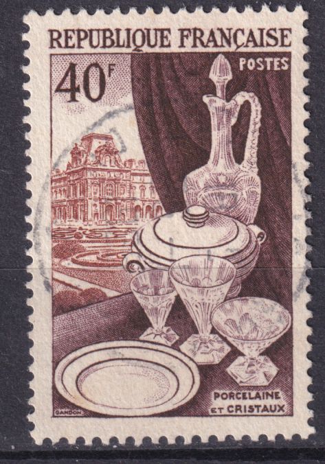 Timbre France n° 972 obl Porcelaine, cristaux et le Louvre, metiers d'art