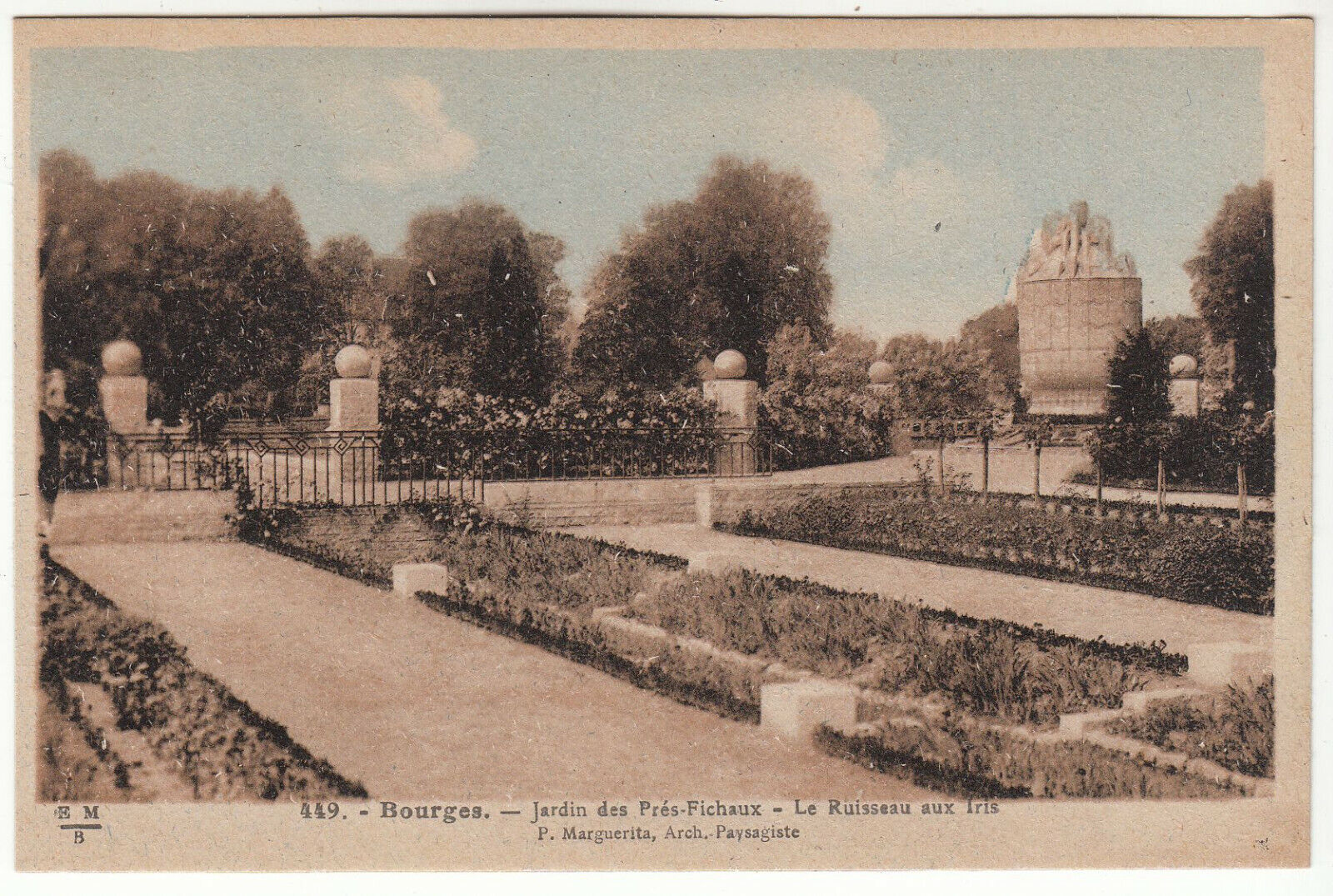 CARTE POSTALE BOURGES JARDINS DES PRES FICHAUX LE RUISSEAU AUX IRIS 124015606580