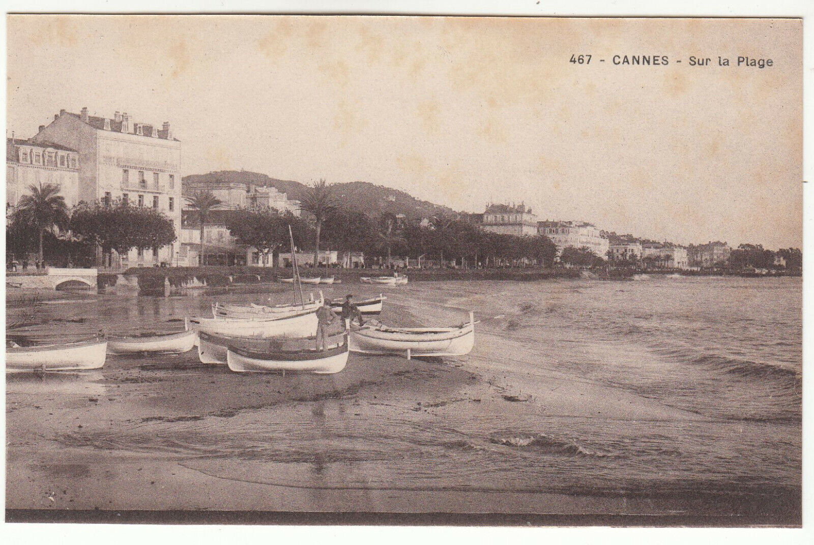 CARTE POSTALE CANNES SUR LA PLAGE 123970743310