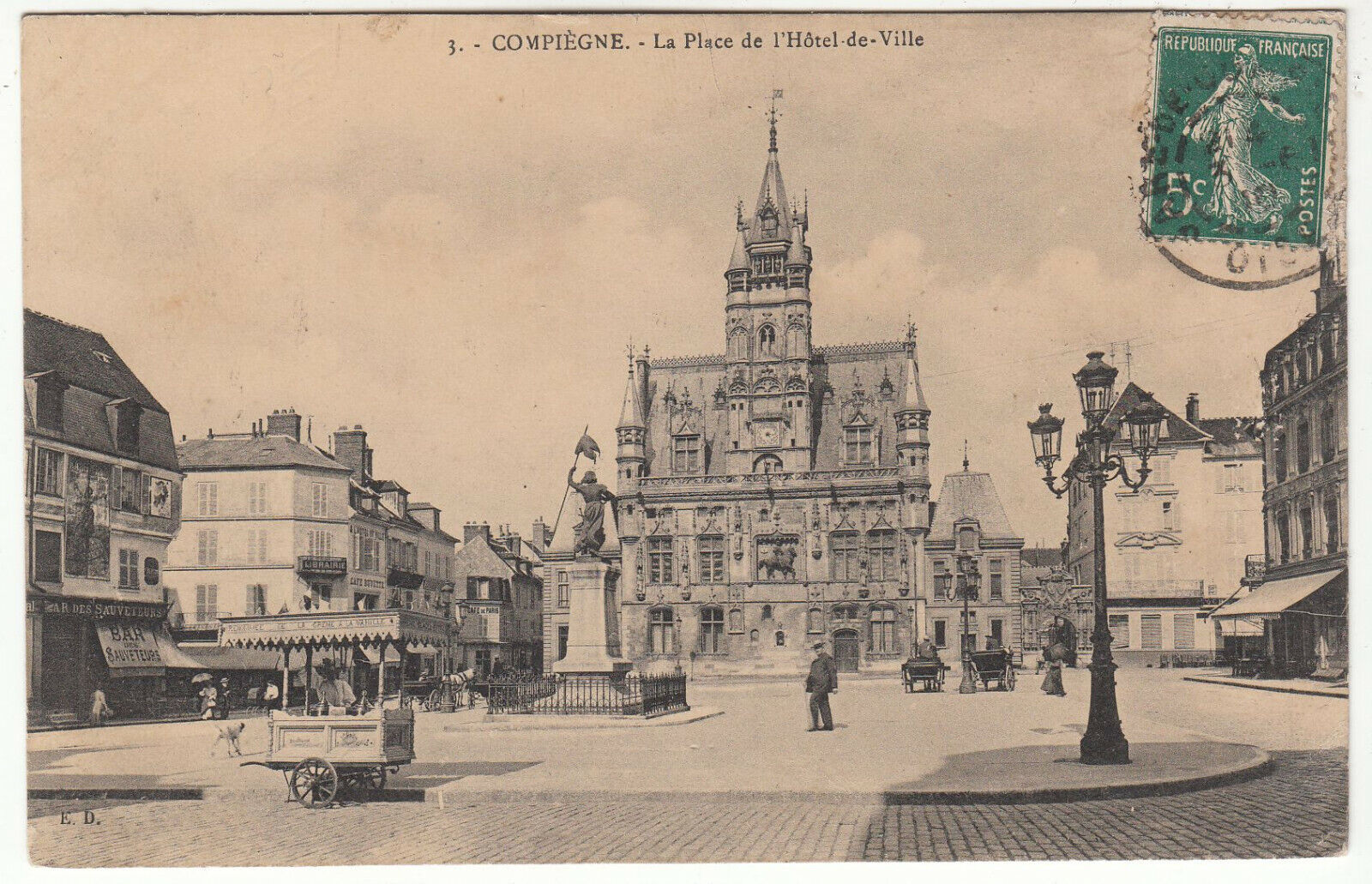 CARTE POSTALE COMPIEGNE LA PLACE DE L HOTEL DE VILLE 401960638010