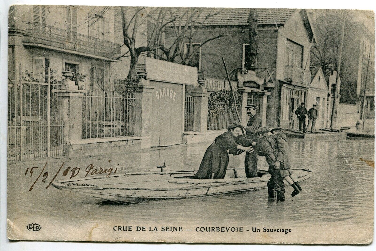 CARTE POSTALE CRUE DE LA SEINE COURBEVOIE UN SAUVETAGE PLIE COTE DROIT 121454838850