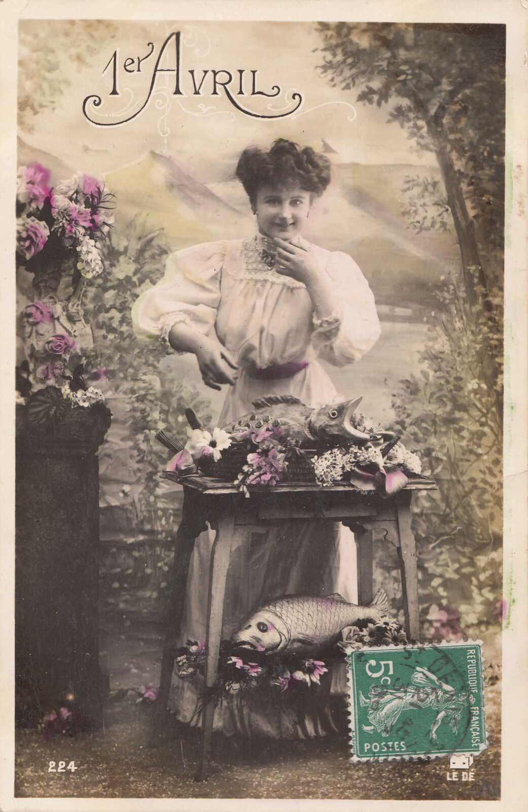 CARTE POSTALE FANTAISIE FEMME POISSON D AVRIL 121004477730