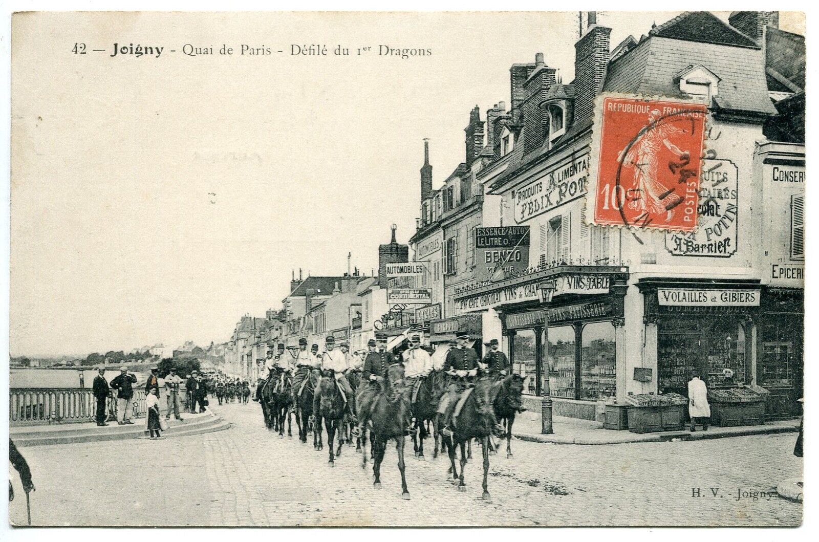 CARTE POSTALE JOIGNY QUAI DE PARIS DEFILE DU 1 DRAGON 400761596990