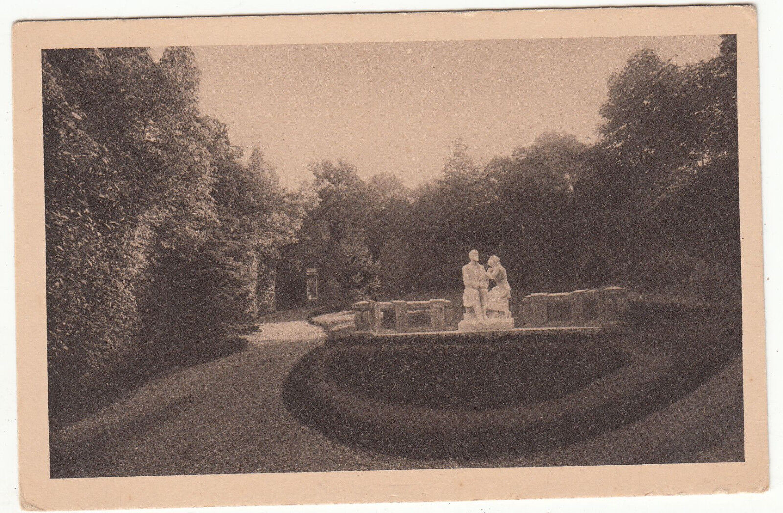 CARTE POSTALE LE JARDIN DES BUISSONNETS 401385889190