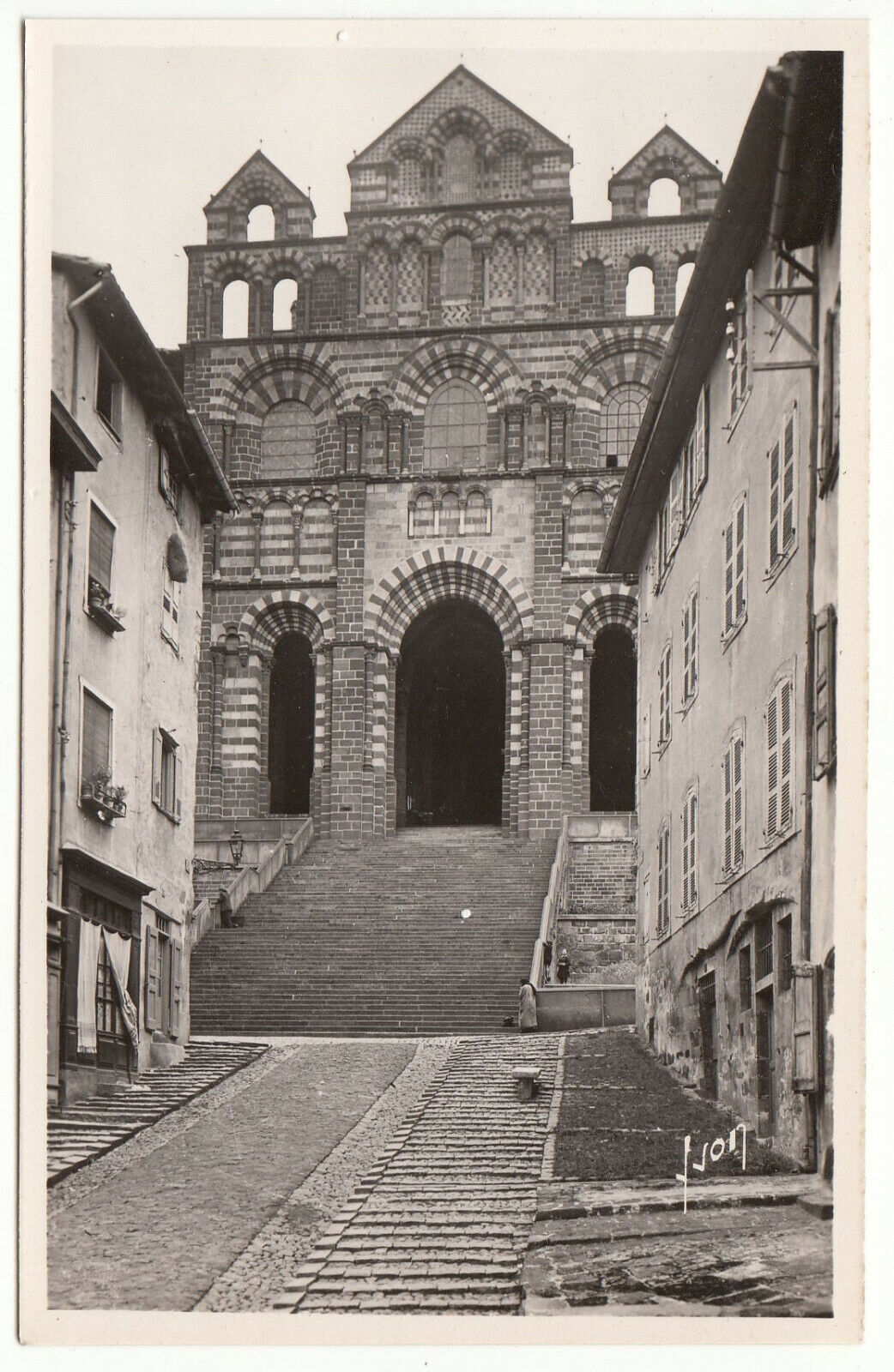 CARTE POSTALE LE PUY BASILIQUE DE NOTRE DAME DU PUY LA FACADE 124015606600