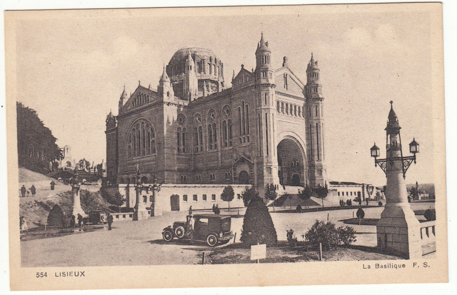 CARTE POSTALE LISIEUX LA BASILIQUE 401384343250