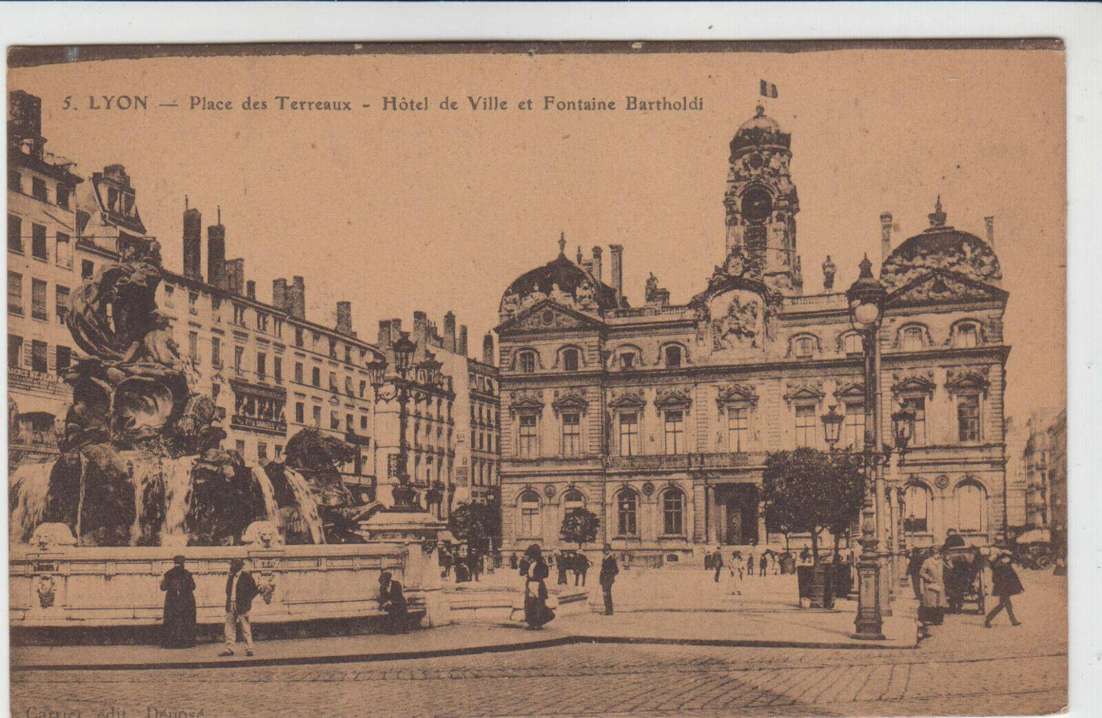 CARTE POSTALE LYON PLACE DES TERREAUX HOTEL DE VILLE ET FONTAINE BARTHOLDI 401920195060