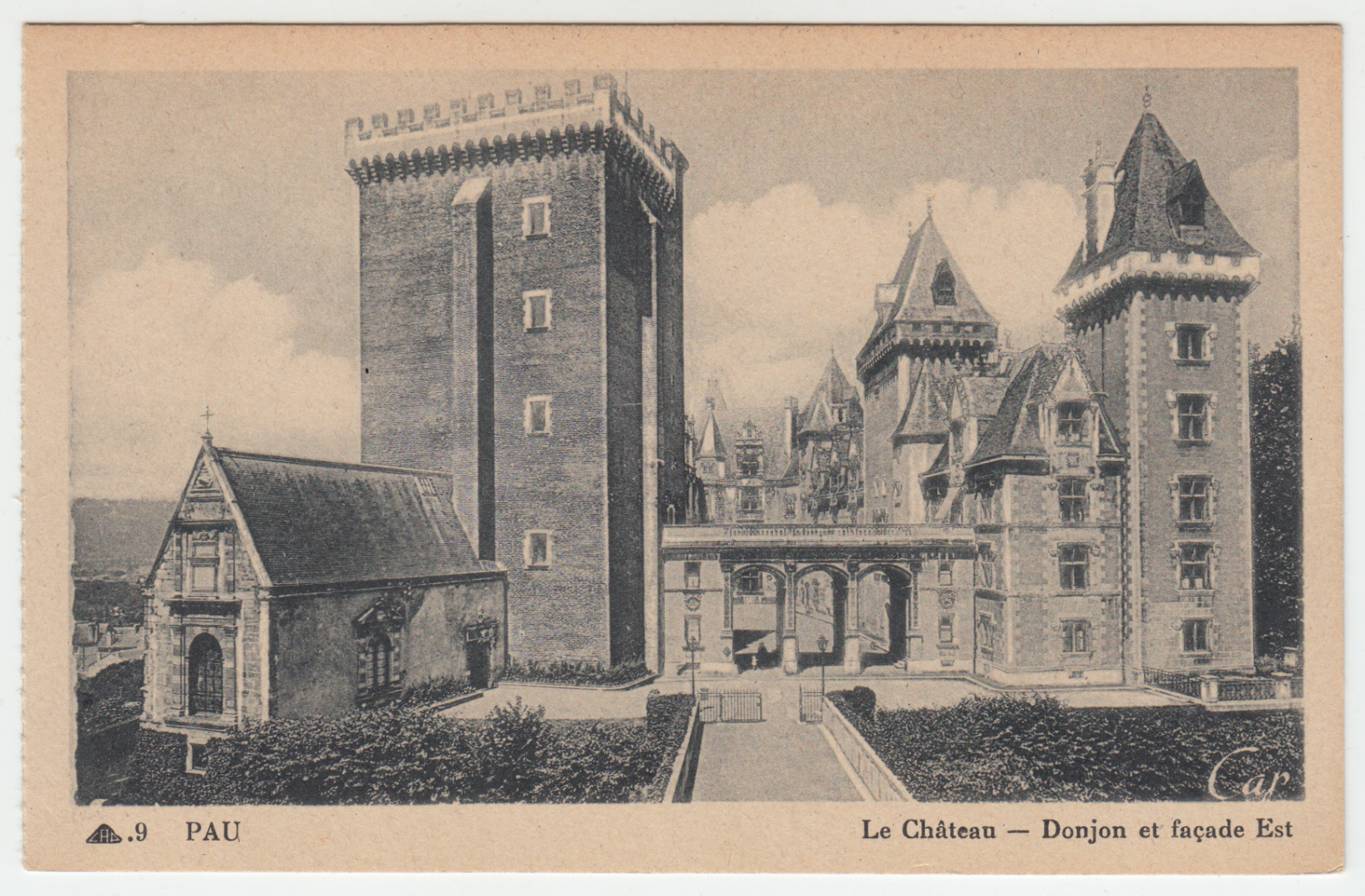 CARTE POSTALE PAU LE CHATEAU DONJON ET FACADE EST 124651141210