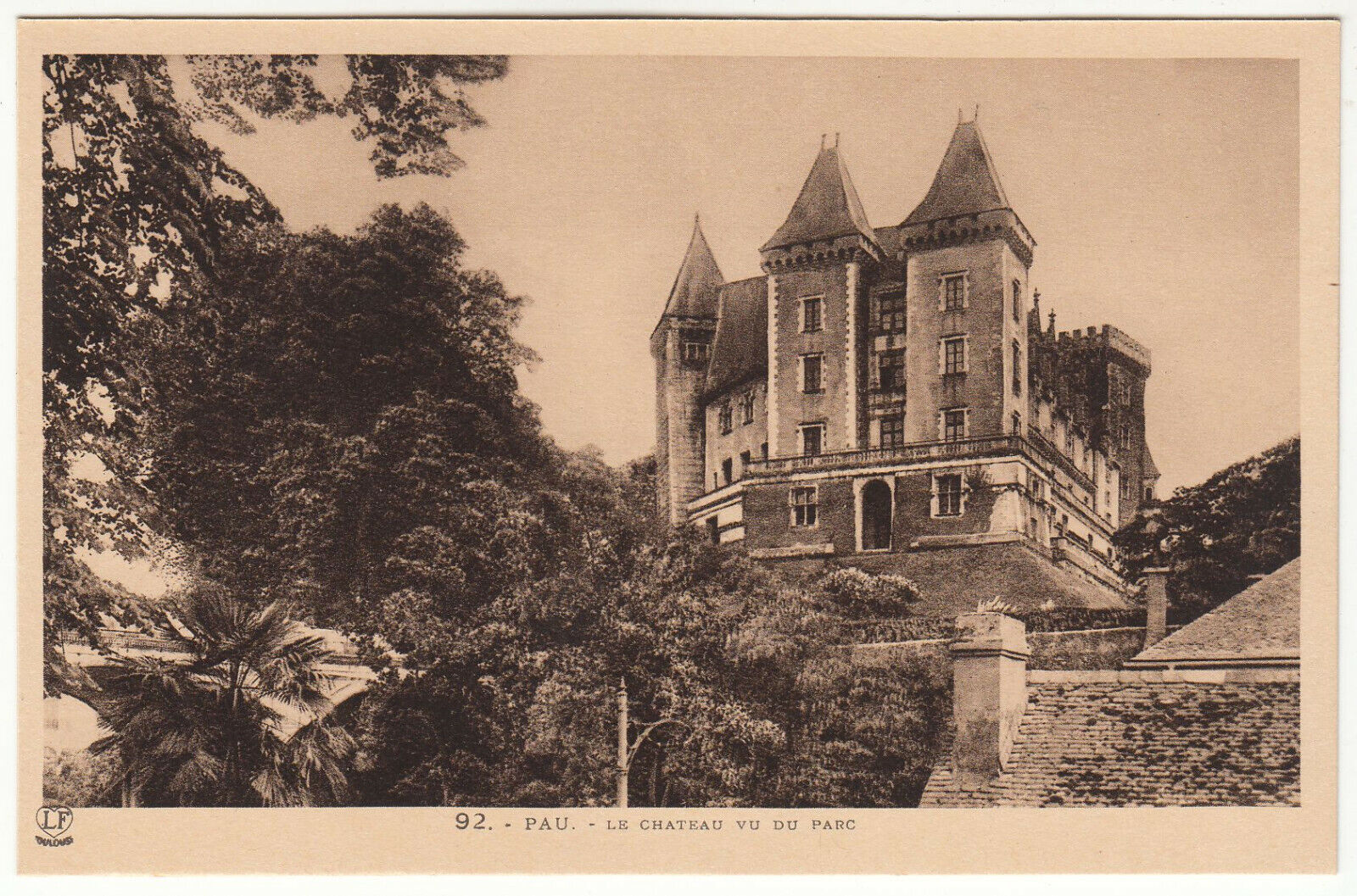 CARTE POSTALE PAU LE CHATEAU VU DU PARC 124010836220