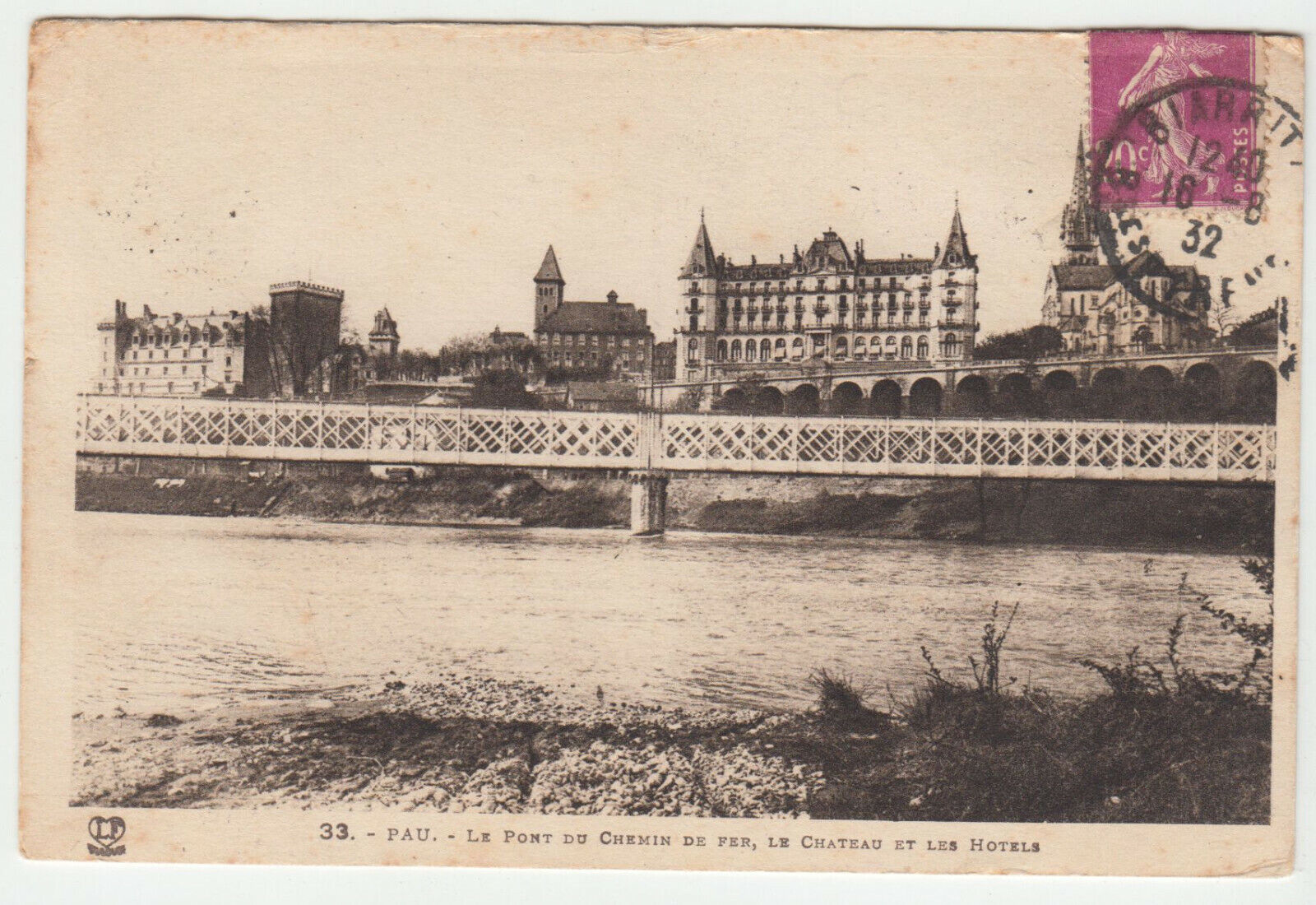 CARTE POSTALE PAU LE PONT DU CHEMIN DE FER LE CHATEAU ET LES HOTELS 124091236900