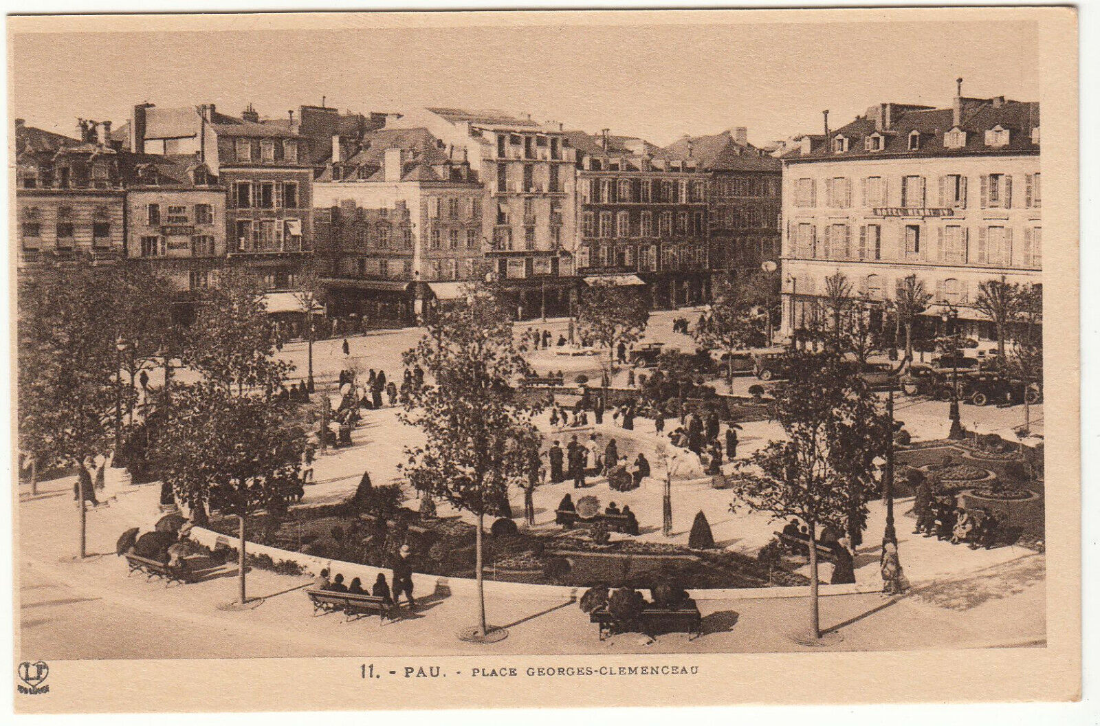 CARTE POSTALE PAU PLACE GEORGES CLEMENCEAU 401997847210