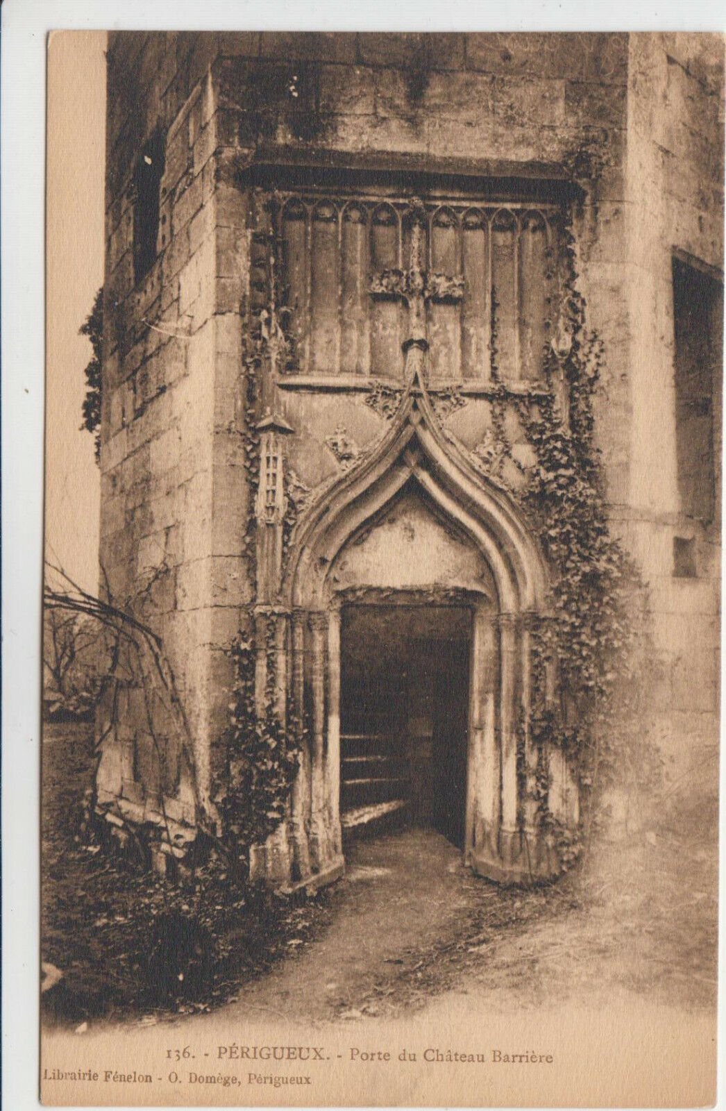 CARTE POSTALE PERIGUEUX PORTE DU CHATEAU BARRIERE 401919489910