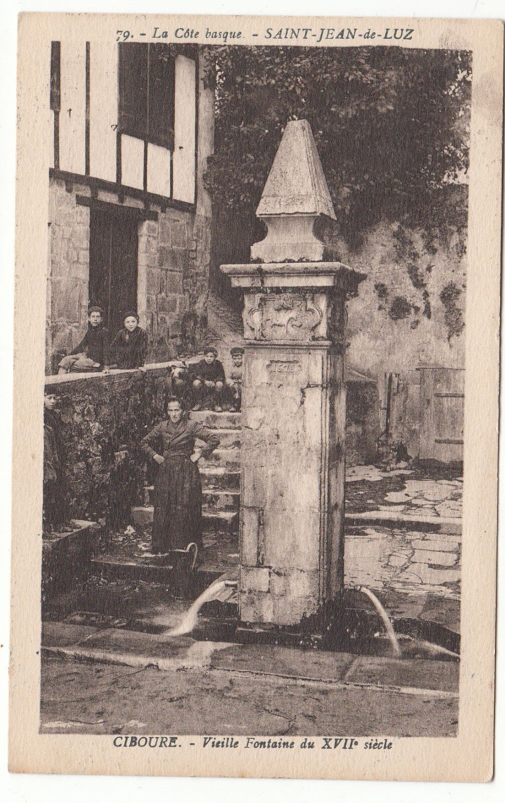 CARTE POSTALE SAINT JEAN DE LUZ VIEILLE FONTAINE DU XVII SIECLE 122358872140