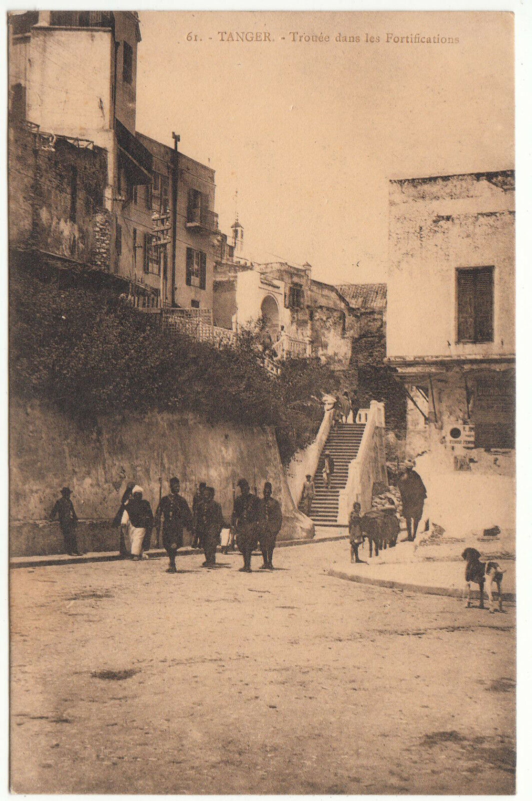 CARTE POSTALE TANGER TROUEE DANS LES FORTIFICATIONS 123962501700