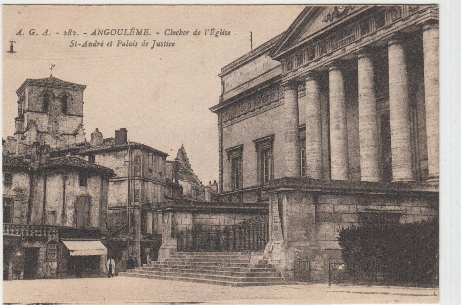 CARTE POSTALE ANGOULEME CLOCHER DE L EGLISE ST ANDRE ET PALAIS DE JUSTICE 401921781381