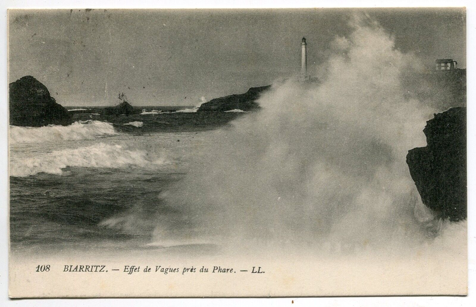 CARTE POSTALE BIARRITZ EFFET DE VAGUES PRES DU PHARE 1915 400682155021