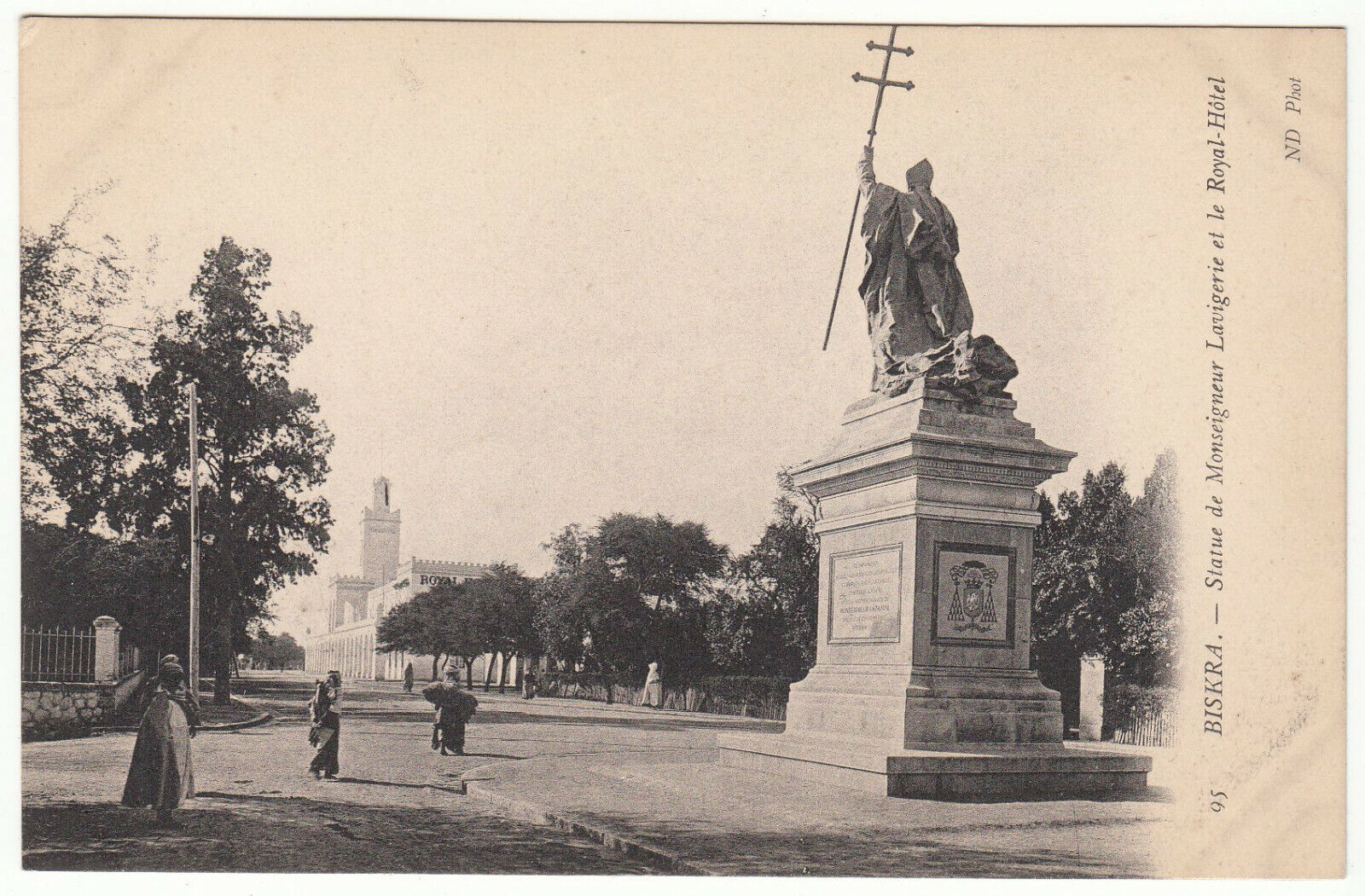 CARTE POSTALE BISKRA STATUE DE MONSEIGNEUR LAVIGERIE ET LE ROYAL HOTEL 401944326271