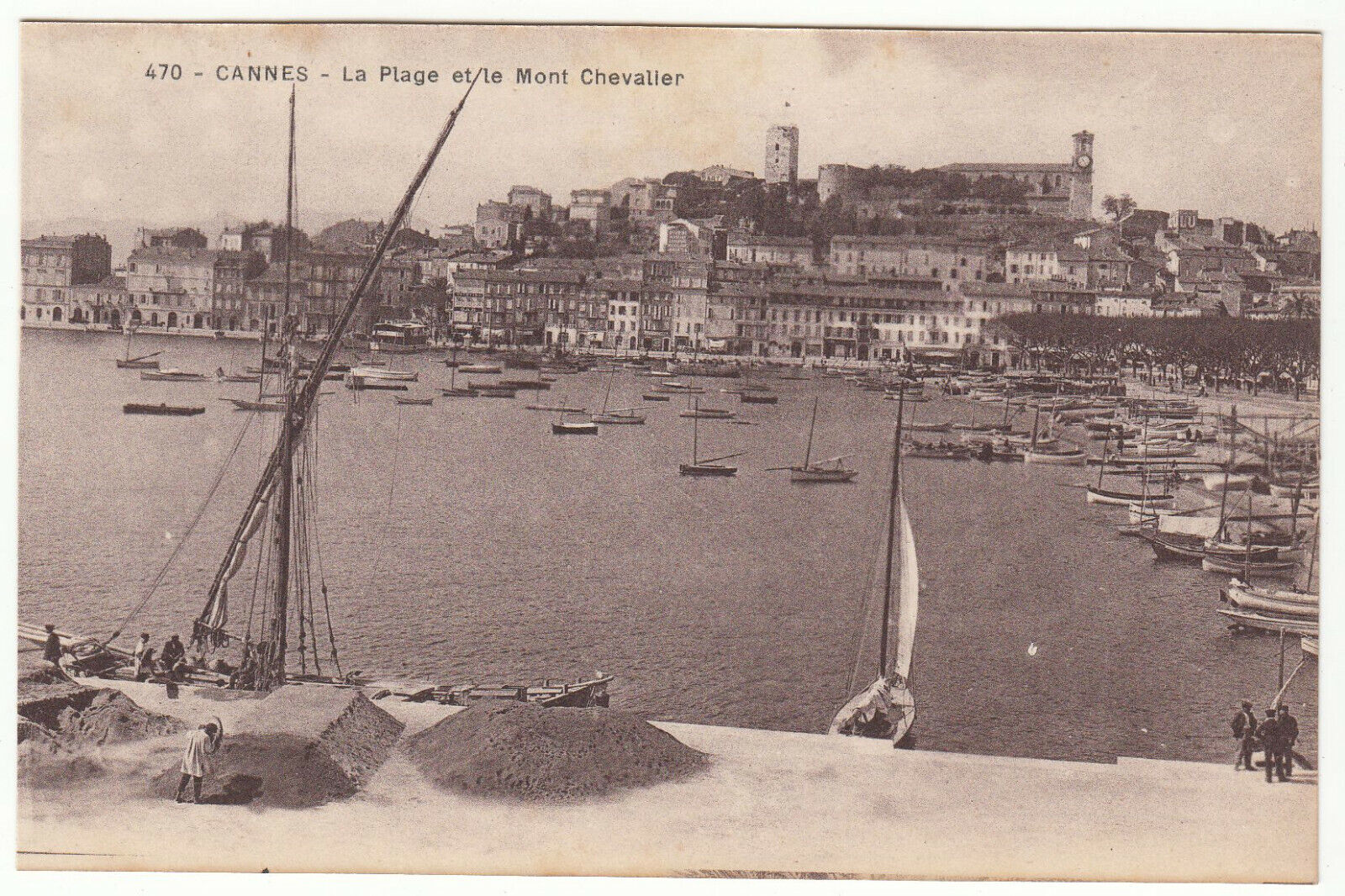 CARTE POSTALE CANNES LA PLAGE ET LE MONT CHEVALIER 123970748651